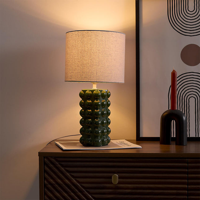 Galda lampa – zaļa keramikas lampa ar auduma abažūru