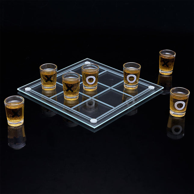 Jautra dzeramā galda spēle “Tic Tac Toe” ar stikla spēles laukumu un šotiņu glāzēm – ideāla ballītēm un draugu vakariem.