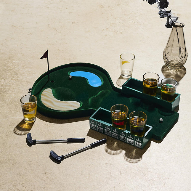 Mini golfa spēle ar glāzītēm – ballītēm un jautrībai