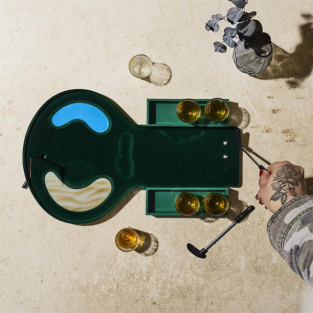 Mini golfa spēle ar glāzītēm – ballītēm un jautrībai