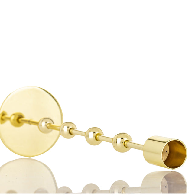 Zelta metāla svečturis – elegants akcents