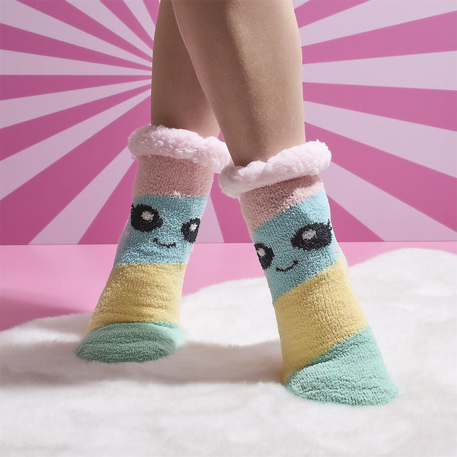 Mājas zeķes ar pretslīdes zolīti – mīkstums un drošība katram solim