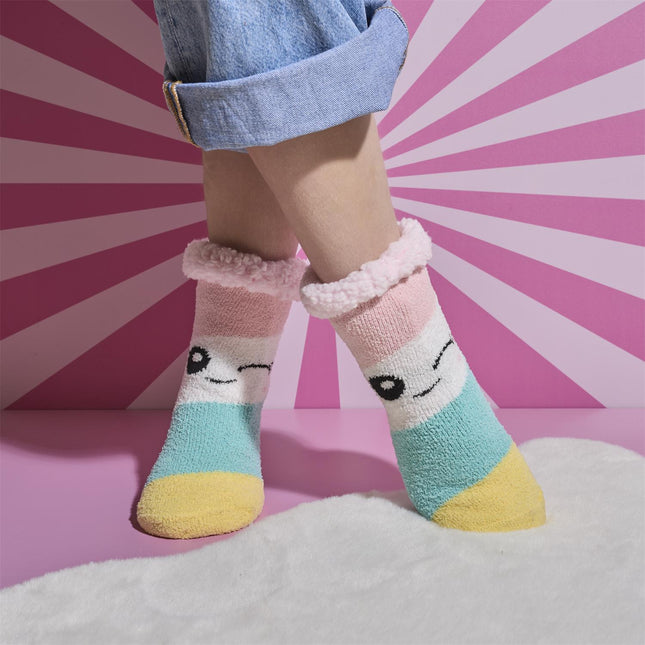 Mājas zeķes ar pretslīdes zolīti – mīkstums un drošība katram solim