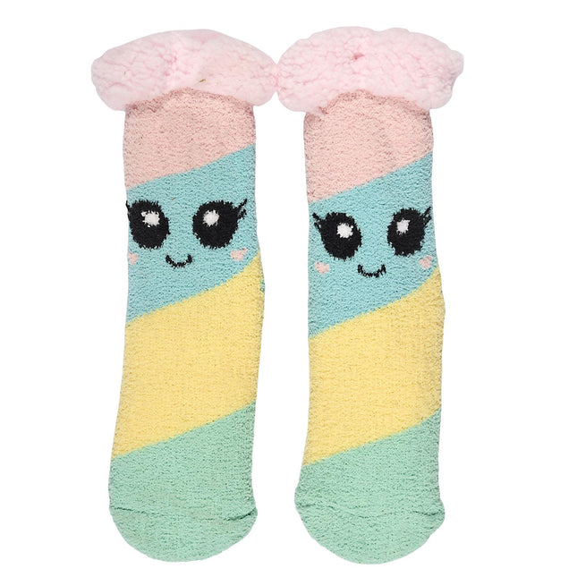 Mājas zeķes ar pretslīdes zolīti – mīkstums un drošība katram solim