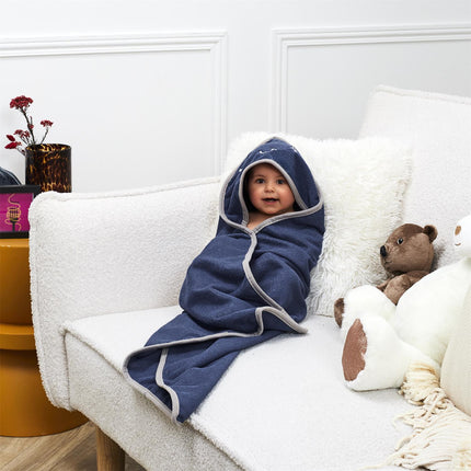 Bērnu kapuces dvielis ar izšuvumu – 75 × 75 cm