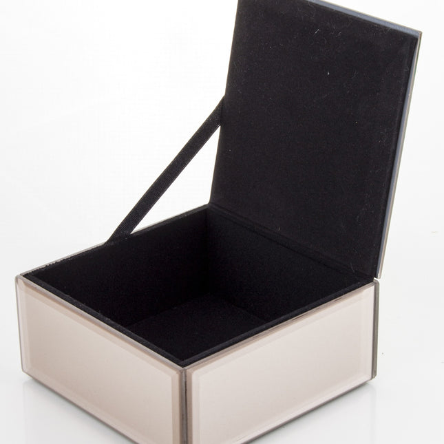 Dekoratīva stikla  lādīte ar kristāla rotājumu