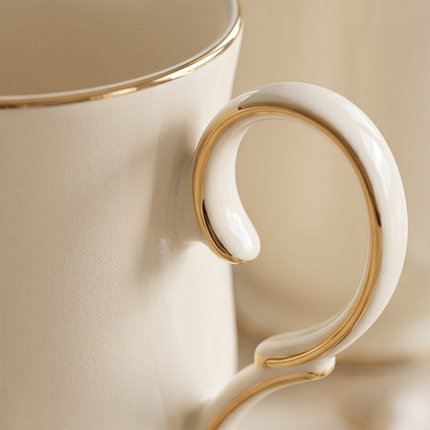 Porcelāna krūze ar zelta maliņu dāvanu kastē 400ml